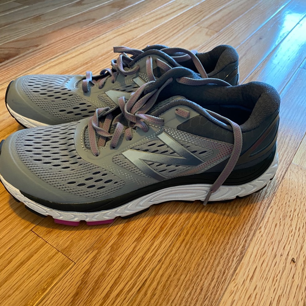 New Balance 840 size 9 narrow running shoes